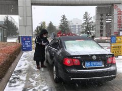 风暴平台投资孙建峰同事海泰庄园卡点认真记录车辆及人员资讯.jpg